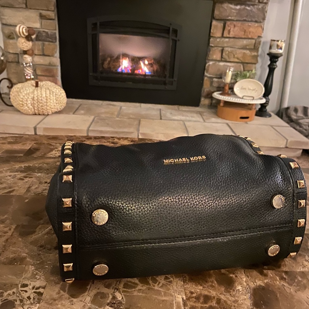 Michael Kors gold metal w/ black pebbled leather bag satchel Medium size - Picture 3 of 8